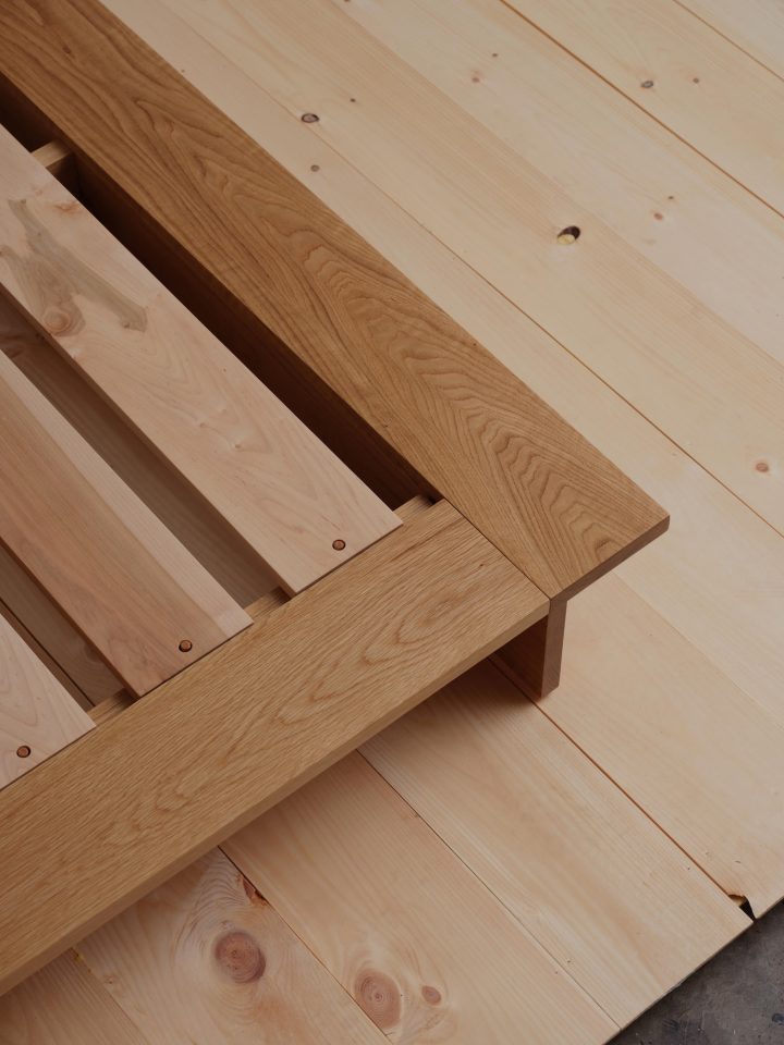 由Austen/Morris设计的极简沙发床Platform Daybed