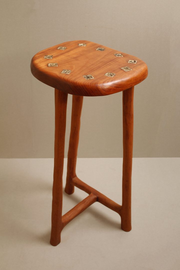 由Rafael Triboli设计的极简主义家具Stool