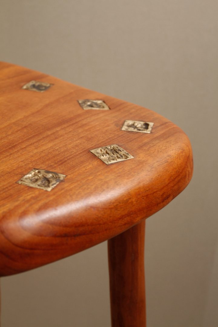 由Rafael Triboli设计的极简主义家具Stool