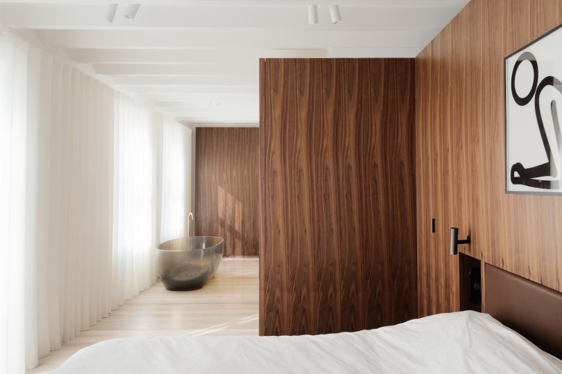 Carmody Groarke设计的极简公寓Covent Garden Penthouse