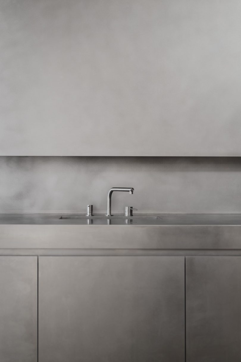 Carmody Groarke设计的极简公寓Covent Garden Penthouse