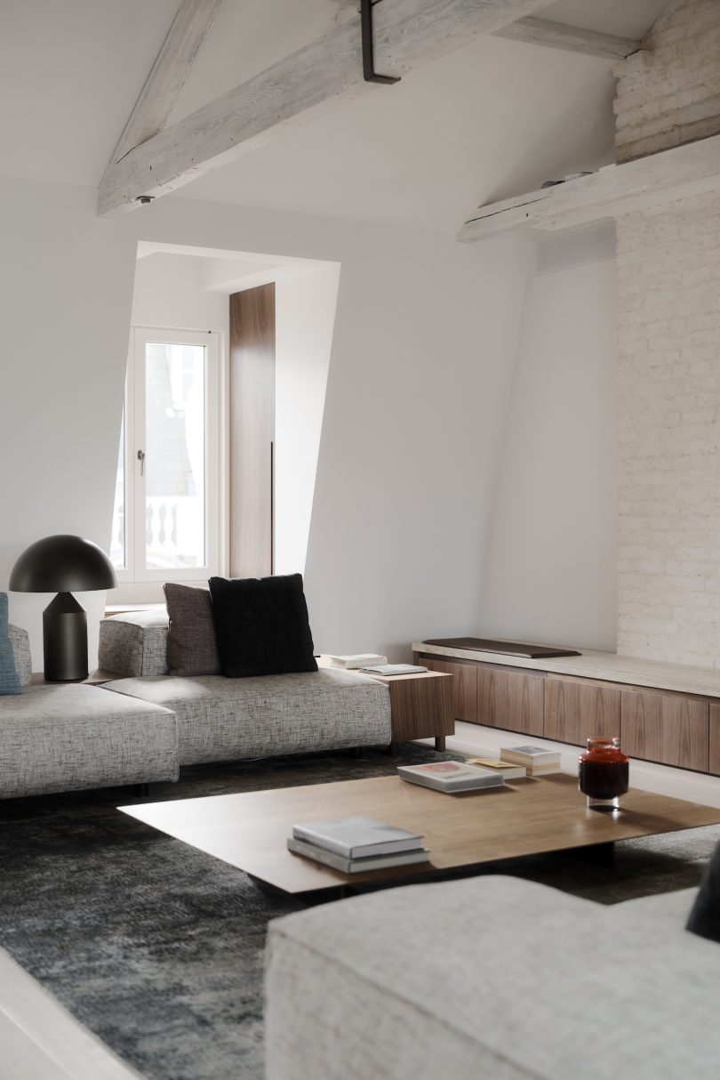 Carmody Groarke设计的极简公寓Covent Garden Penthouse