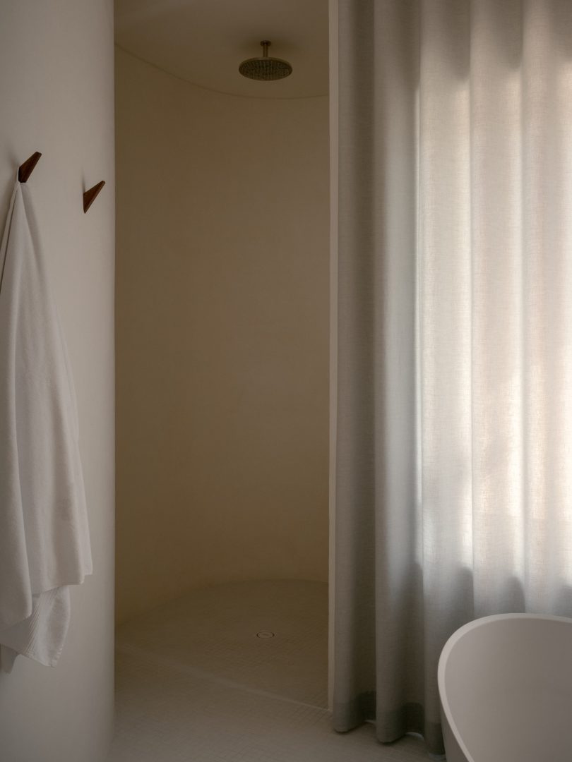 由Studio VAARO设计的极简主义住宅Rathnelly House