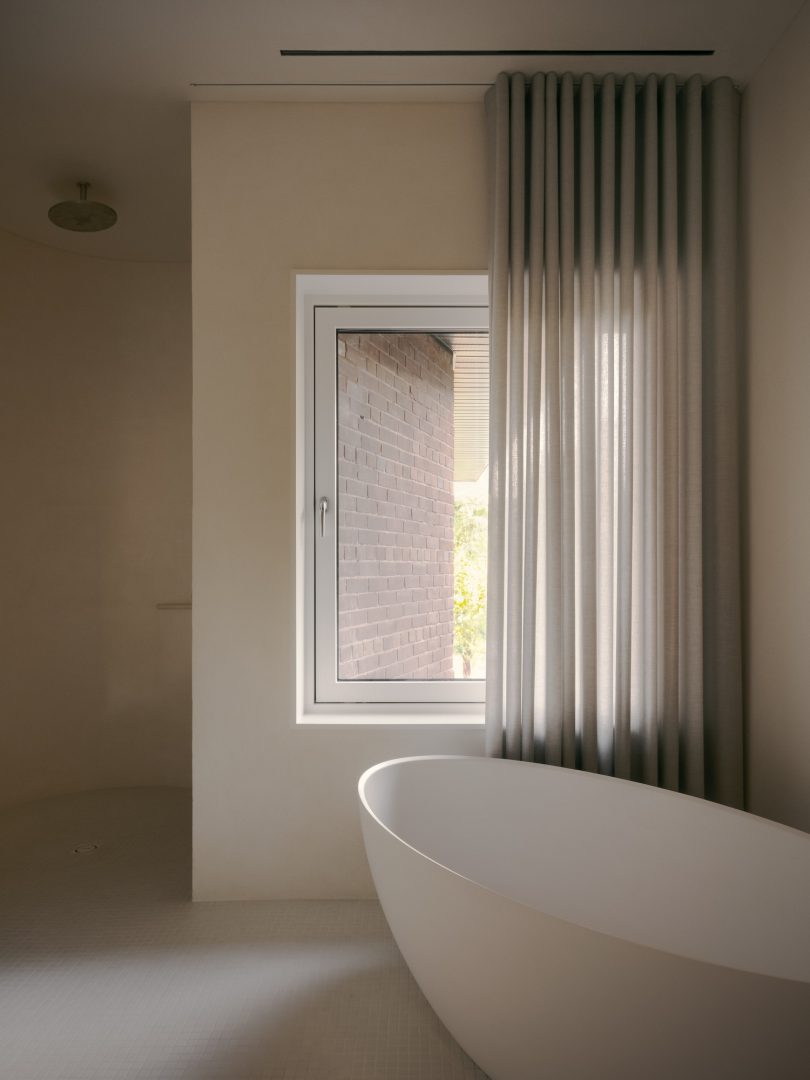 由Studio VAARO设计的极简主义住宅Rathnelly House