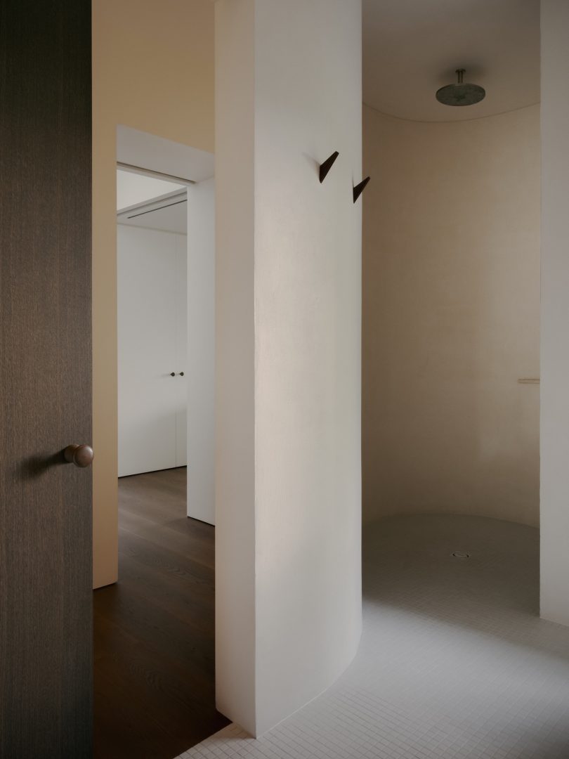 由Studio VAARO设计的极简主义住宅Rathnelly House