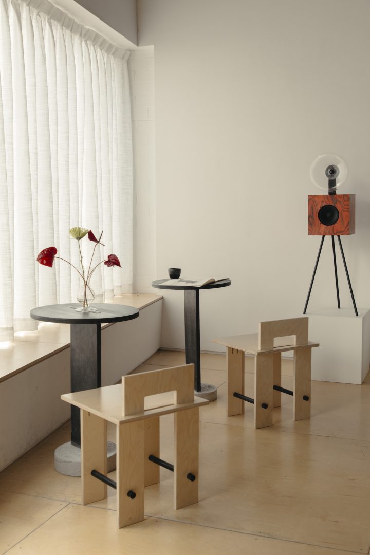 由Graine Studio设计的极简主义凳子SP Stool