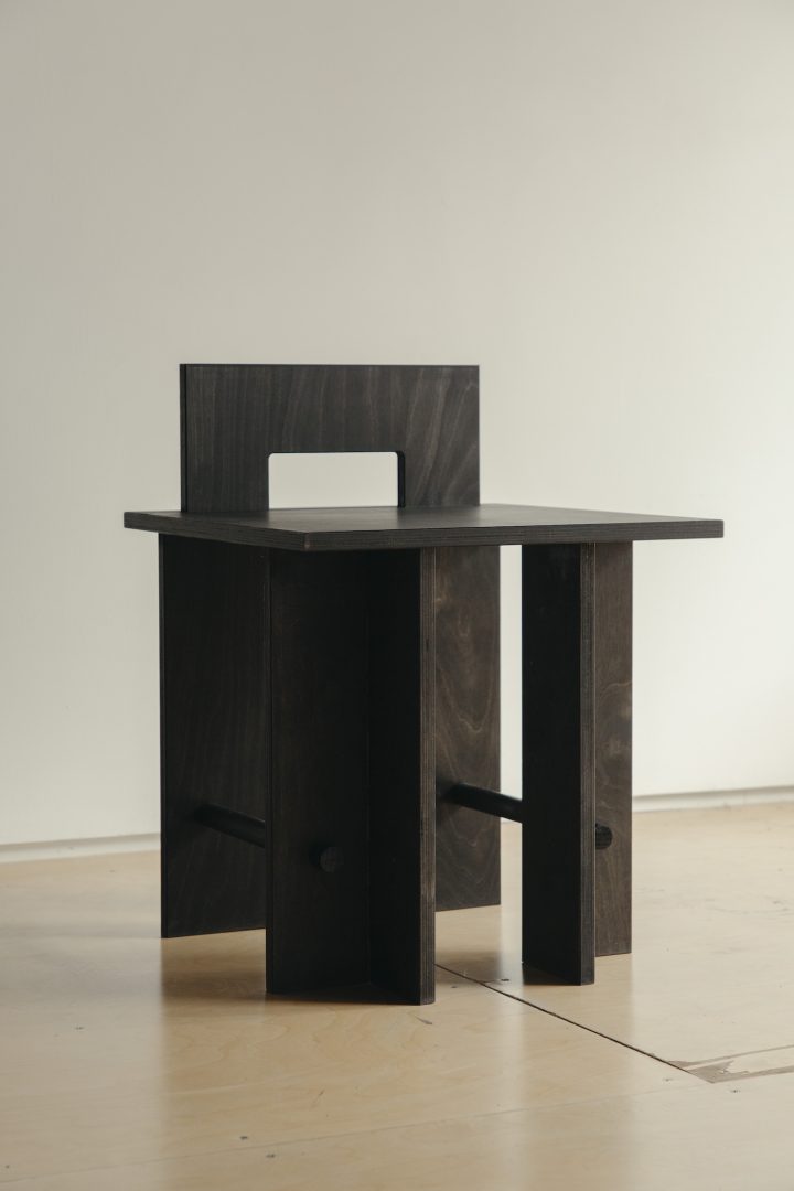 由Graine Studio设计的极简主义凳子SP Stool