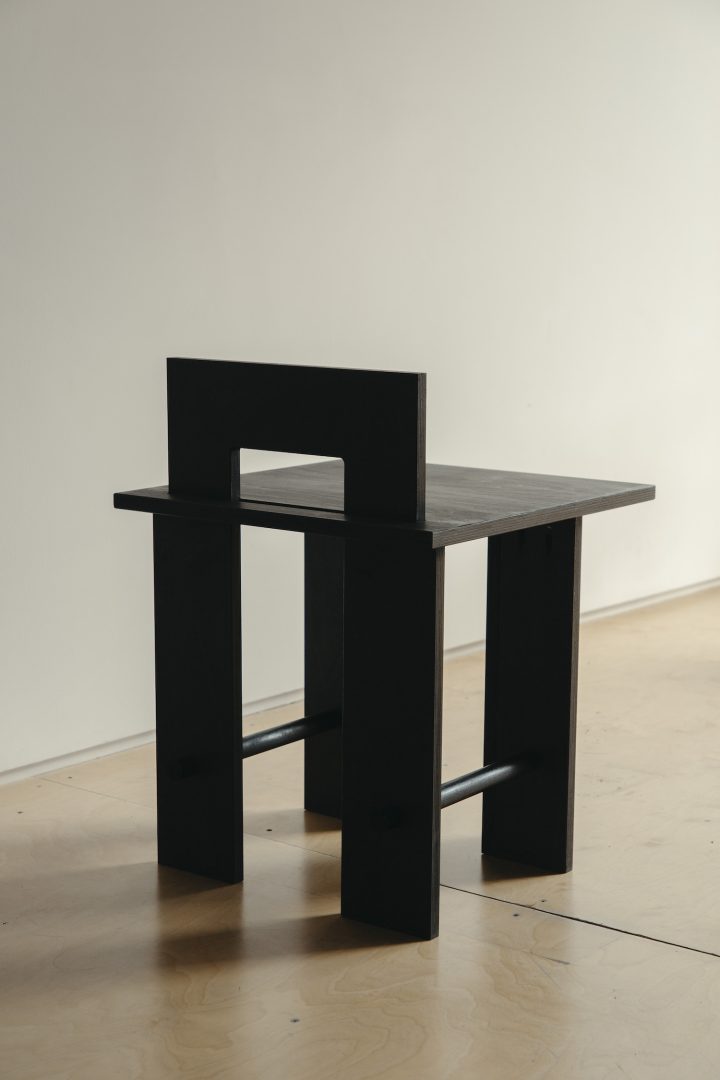 由Graine Studio设计的极简主义凳子SP Stool