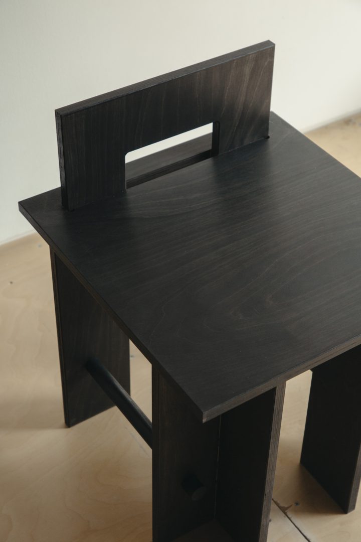 由Graine Studio设计的极简主义凳子SP Stool