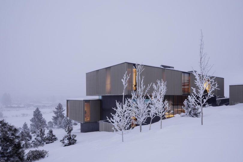 由Hacker设计的极简主义住宅Tetherow Overlook House