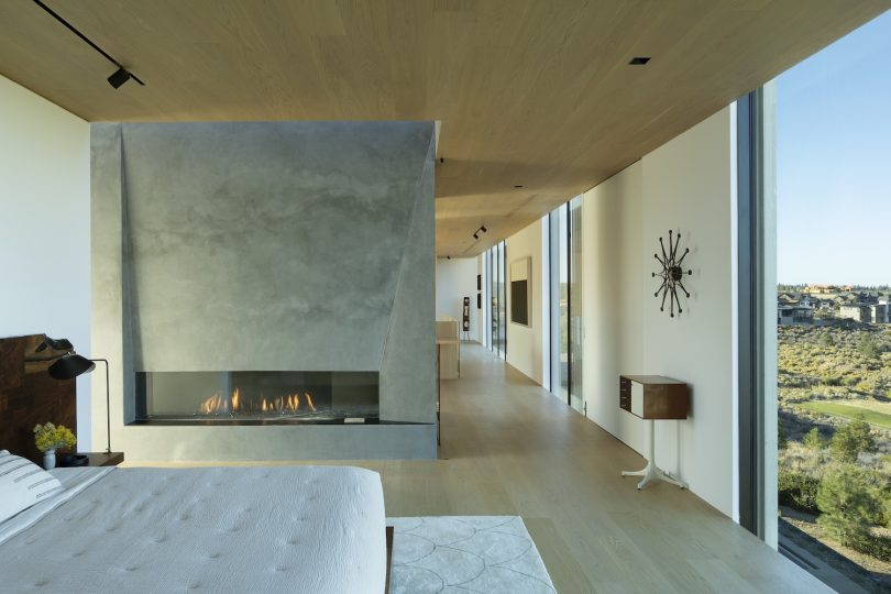 由Hacker设计的极简主义住宅Tetherow Overlook House