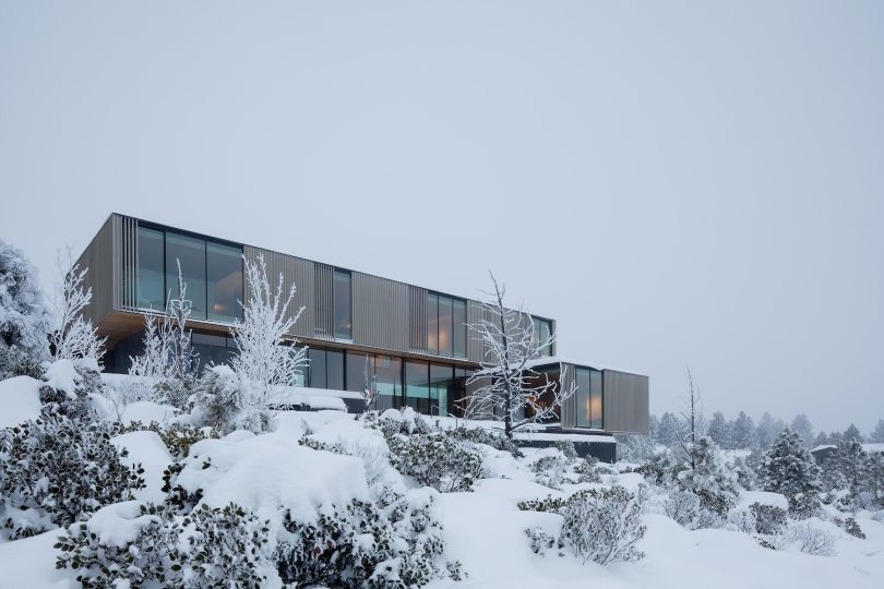 由Hacker设计的极简主义住宅Tetherow Overlook House