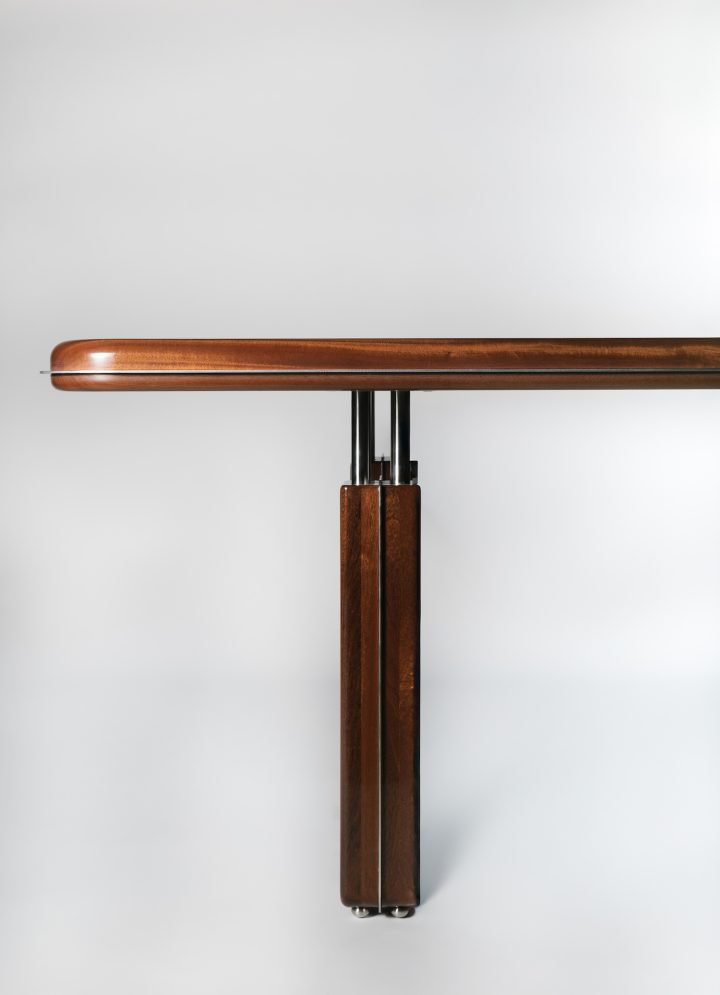 Astraeus Clarke设计的极简主义餐桌Vesper Dining Table