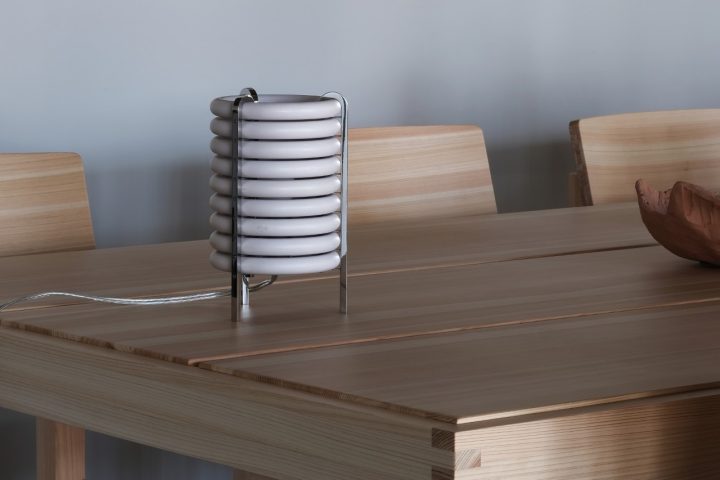 Akasaki & Vanhuyse设计的WA灯让东京火车零件重获新生