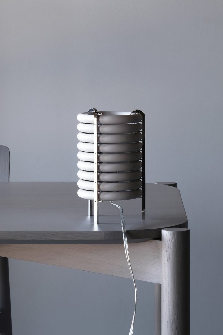 Akasaki & Vanhuyse设计的WA灯让东京火车零件重获新生