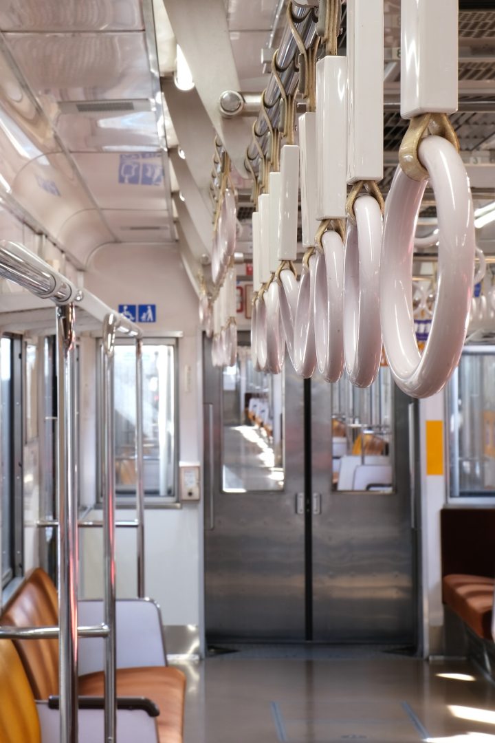 Akasaki & Vanhuyse设计的WA灯让东京火车零件重获新生