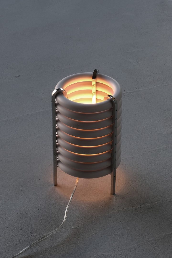 Akasaki & Vanhuyse设计的WA灯让东京火车零件重获新生