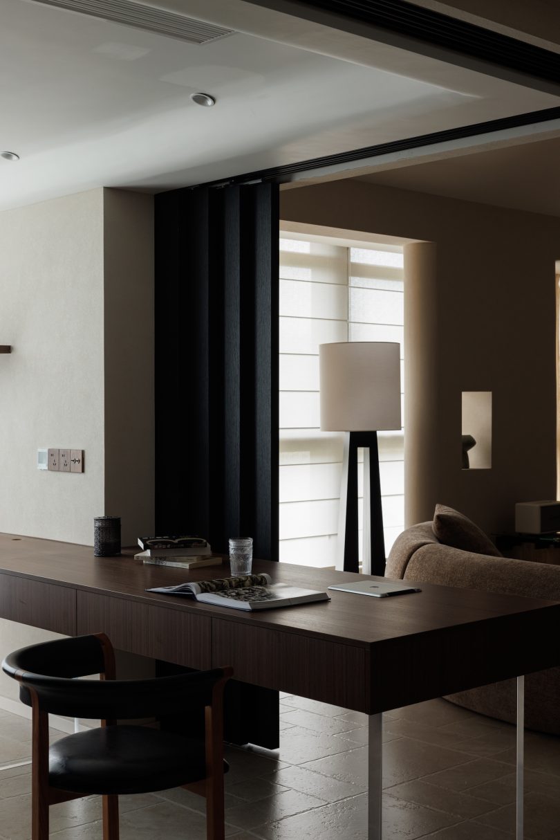 OneHouse Design设计的极简住宅Living by the Mountains