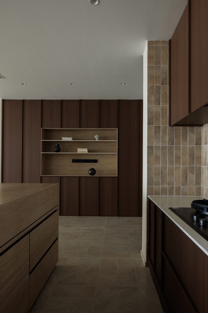 OneHouse Design设计的极简住宅Living by the Mountains