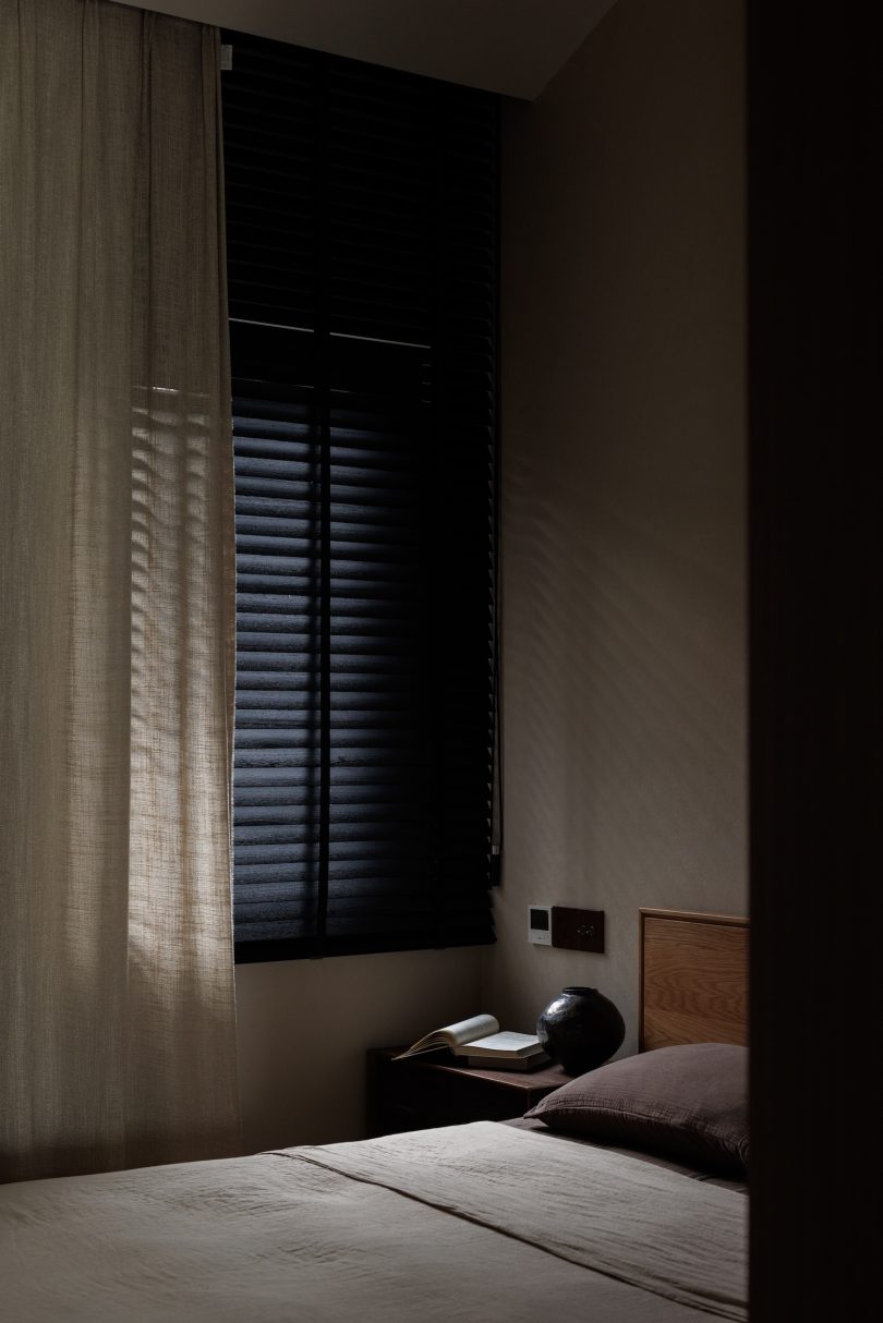 OneHouse Design设计的极简住宅Living by the Mountains