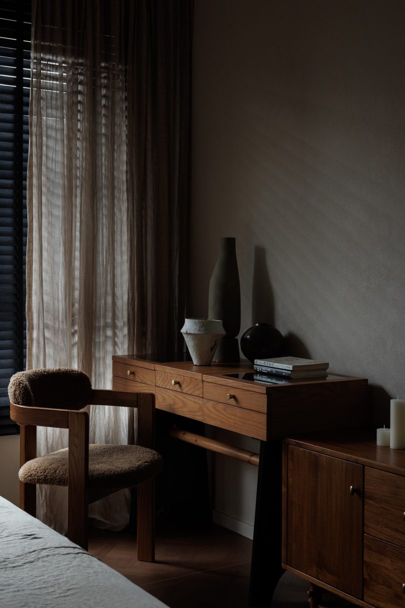 OneHouse Design设计的极简住宅Living by the Mountains