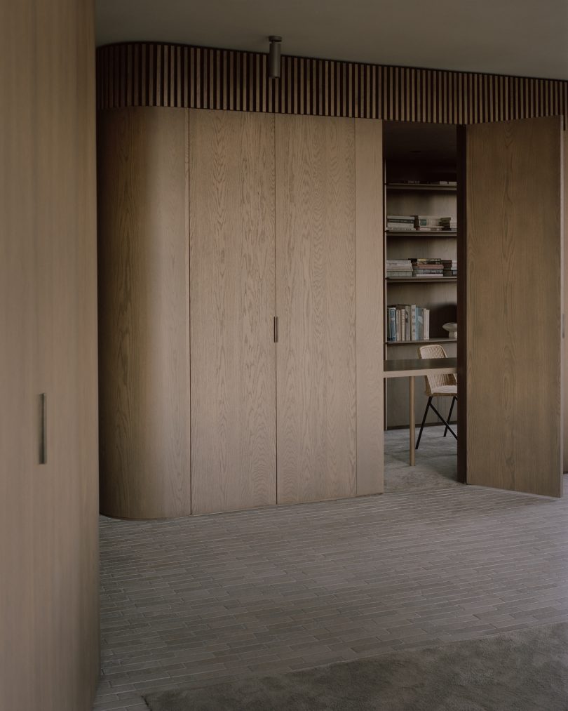 由Lovell Burton设计的极简主义公寓99 Spring Street