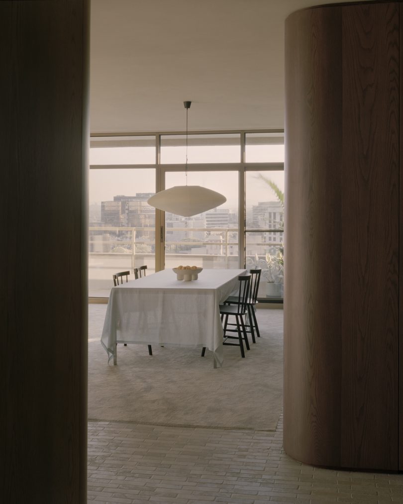 由Lovell Burton设计的极简主义公寓99 Spring Street