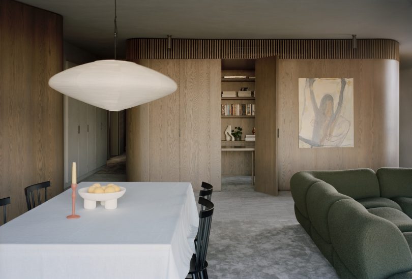 由Lovell Burton设计的极简主义公寓99 Spring Street