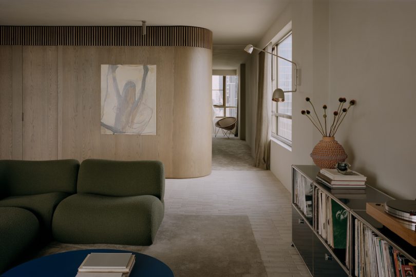 由Lovell Burton设计的极简主义公寓99 Spring Street