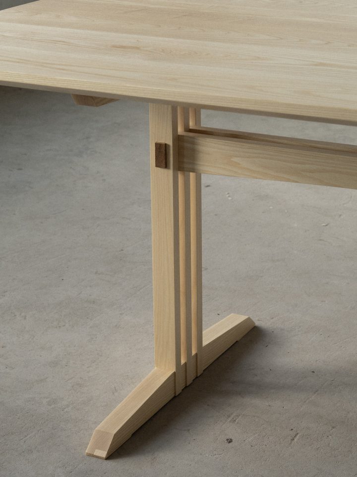 Mokko Seishin设计的极简主义餐桌Bone Dining Table