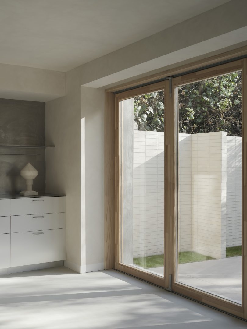 由DIIR设计的极简主义住宅Casa SO