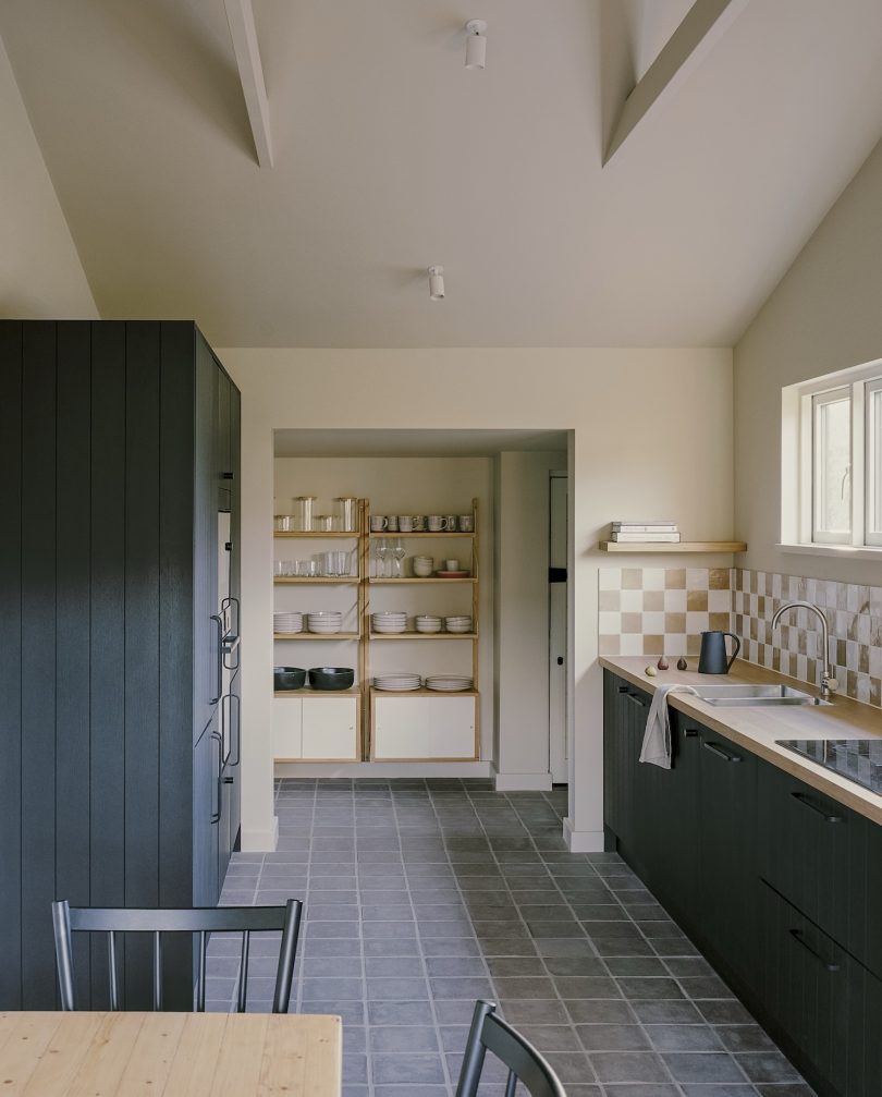 Architecture for London设计的极简住宅Dorset Beach House