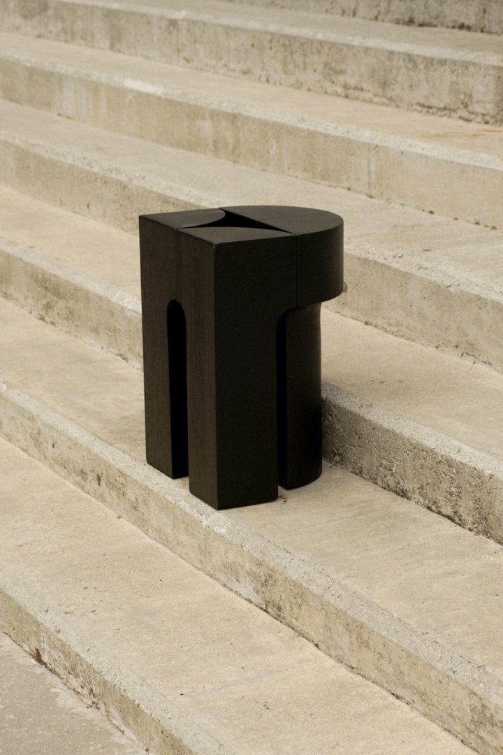 由Estefanía Agudelo设计的极简主义边桌En.torno