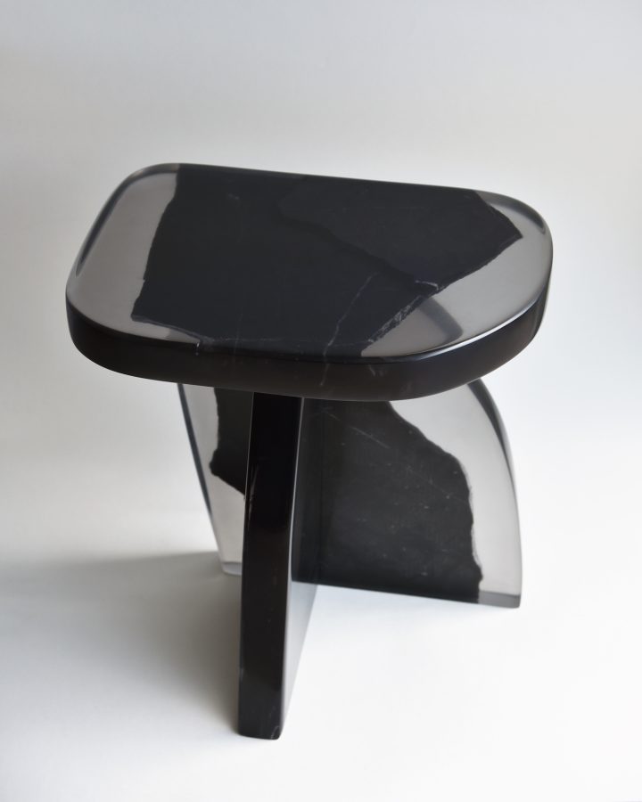 由Fict Studio设计的极简主义边桌Fragment Side Table