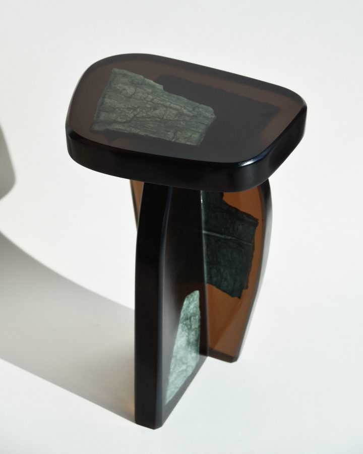由Fict Studio设计的极简主义边桌Fragment Side Table