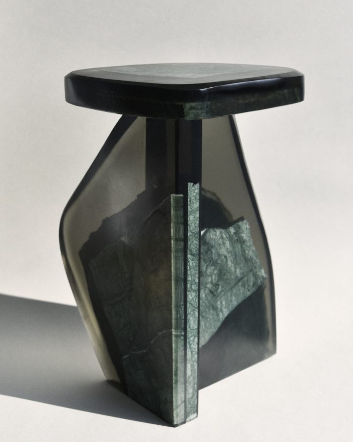 由Fict Studio设计的极简主义边桌Fragment Side Table