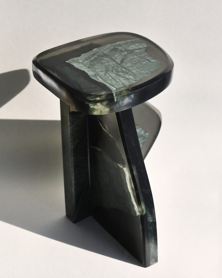 由Fict Studio设计的极简主义边桌Fragment Side Table