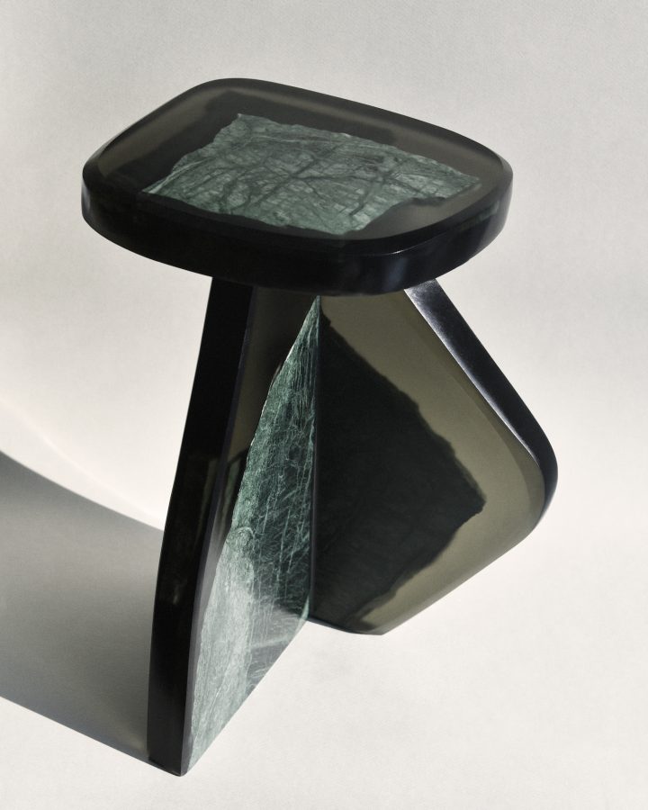 由Fict Studio设计的极简主义边桌Fragment Side Table