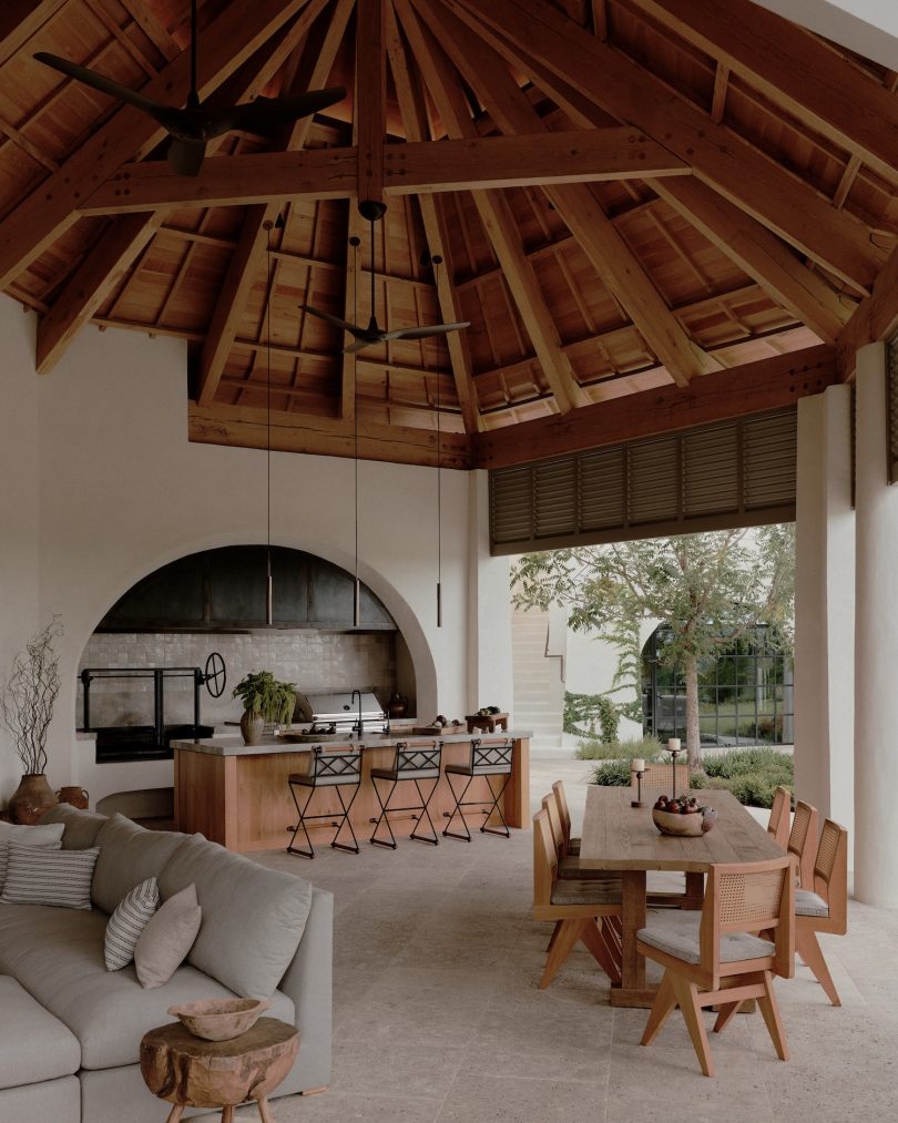 由Alexander Design设计的极简主义住宅Lake Austin