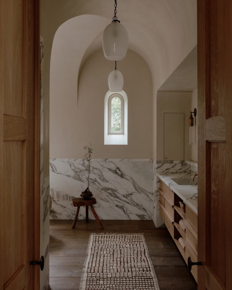 由Alexander Design设计的极简主义住宅Lake Austin