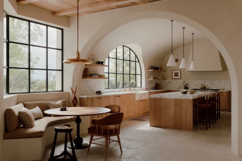 由Alexander Design设计的极简主义住宅Lake Austin