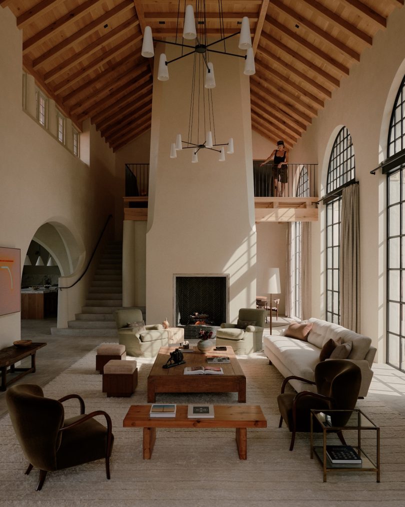 由Alexander Design设计的极简主义住宅Lake Austin