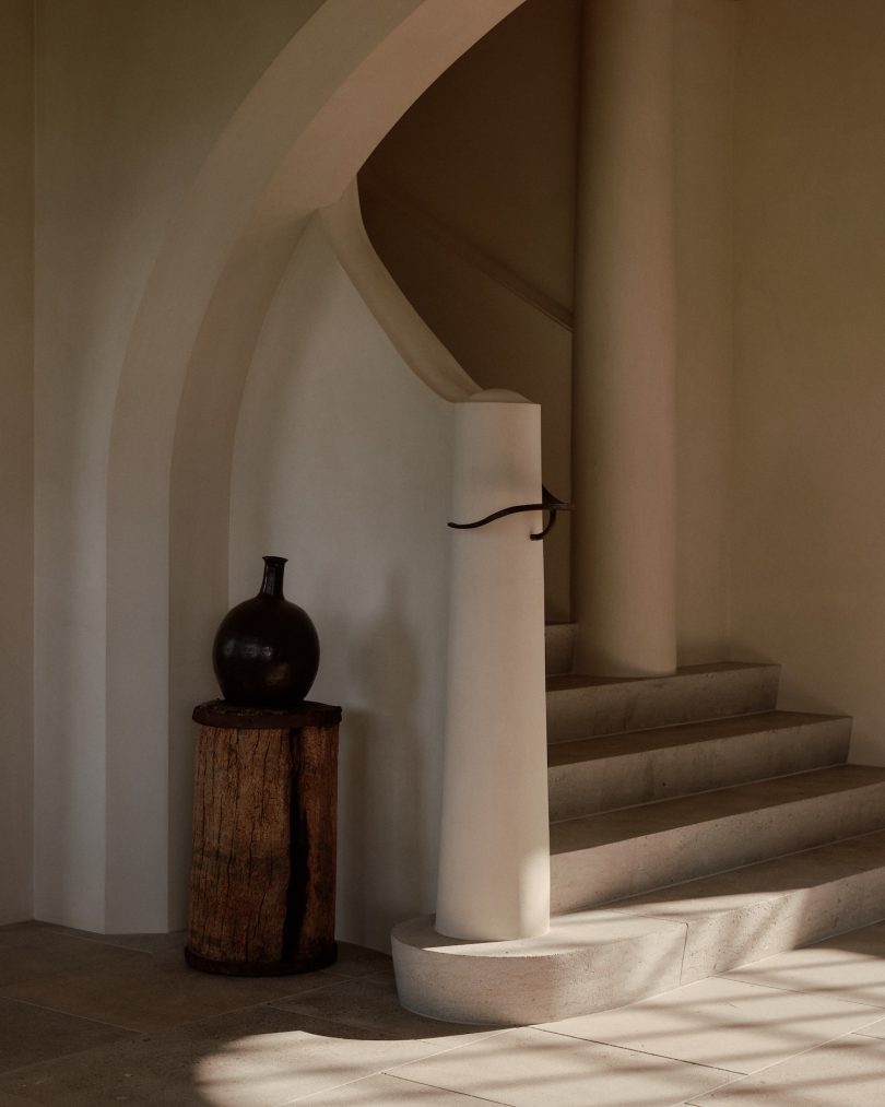 由Alexander Design设计的极简主义住宅Lake Austin