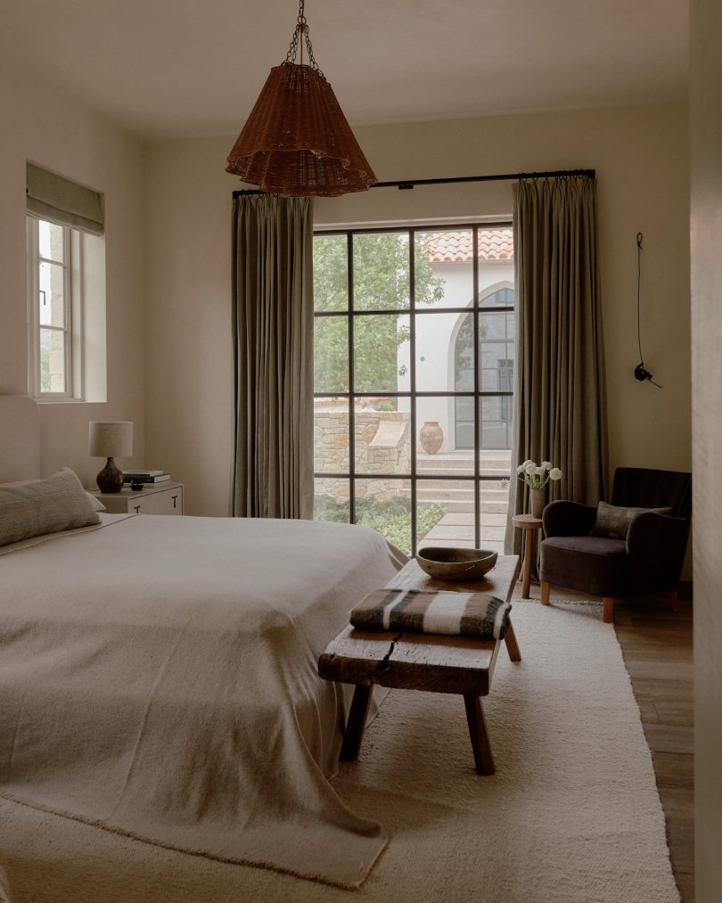 由Alexander Design设计的极简主义住宅Lake Austin