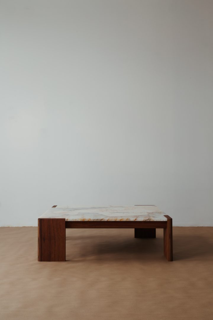 Gregory Beson设计的极简咖啡桌RL Coffee Table