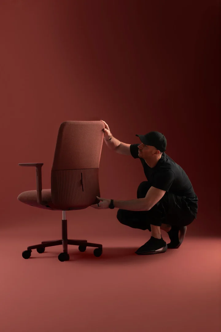 西班牙家具品牌：LAYER携手Andreu World推出Velo办公椅