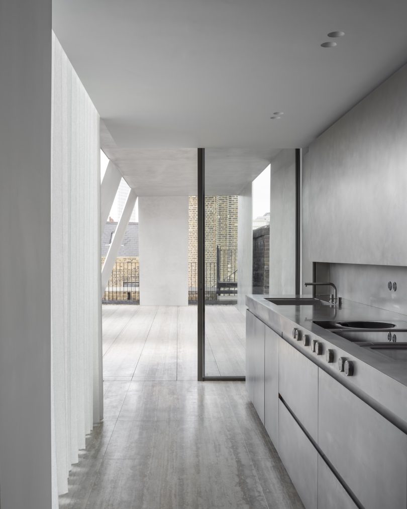 由Carmody Groarke设计的极简公寓Covent Garden