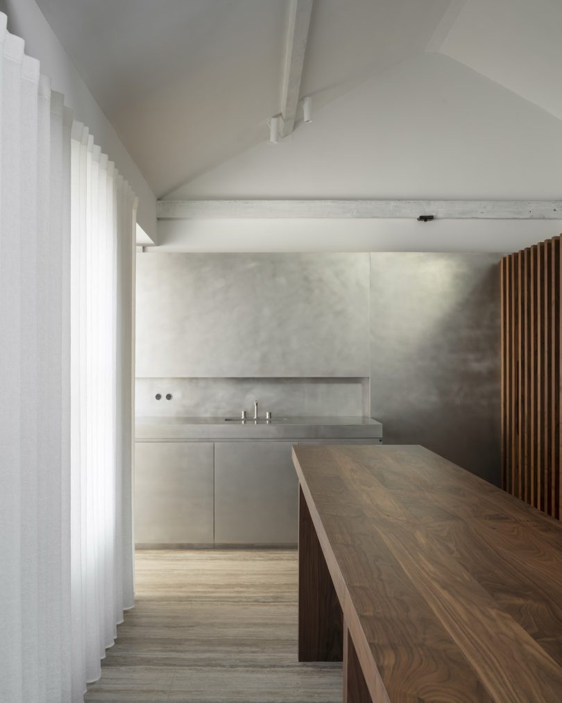 由Carmody Groarke设计的极简公寓Covent Garden