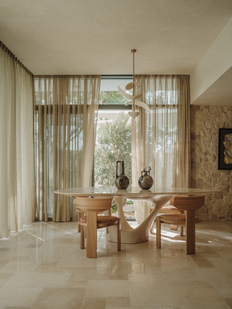 IN BLOSSOM INTERIOR设计的极简住宅Dubai Beach Villa