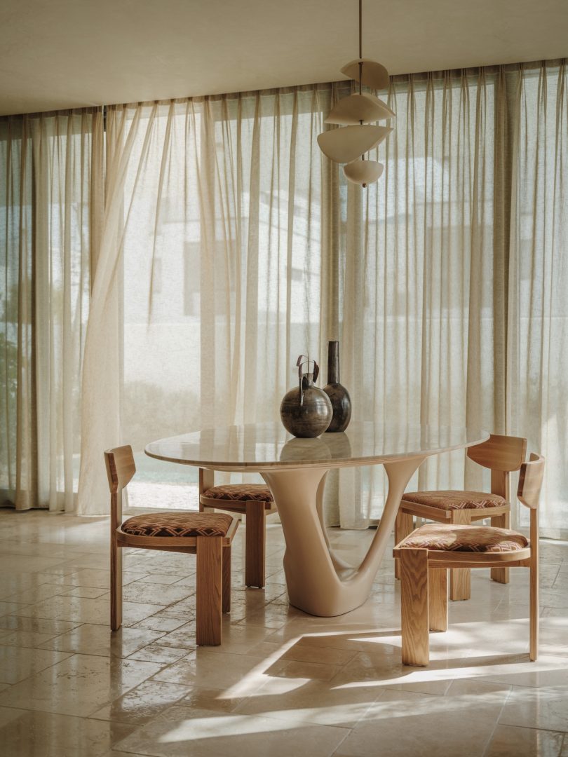 IN BLOSSOM INTERIOR设计的极简住宅Dubai Beach Villa